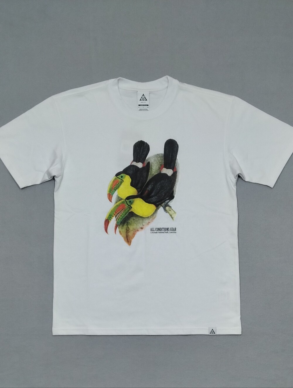 Nike ACG Dri-Fit Toucan Graphic Print T-shirt White Men's Size Small HJ0792-121